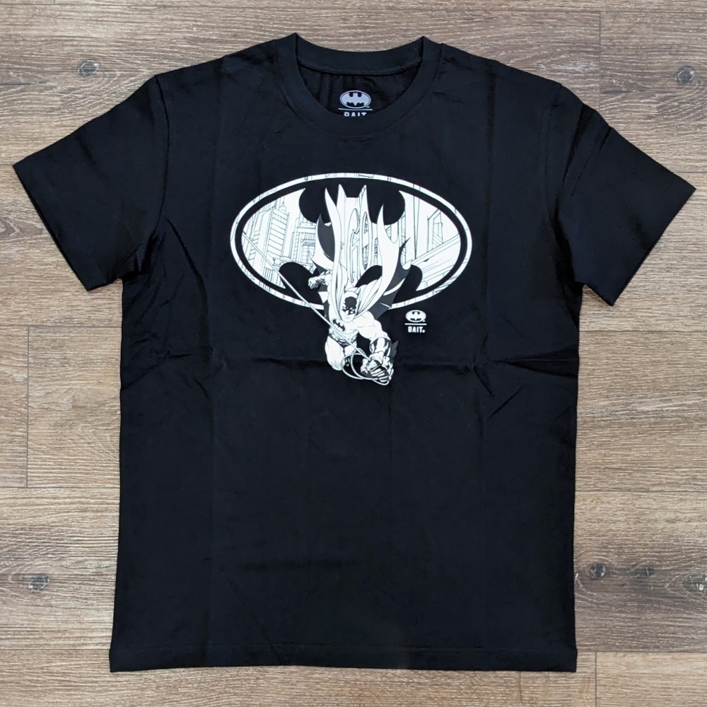 Bait x Batman glow in the dark Bat Logo t-shirt - SIZE S